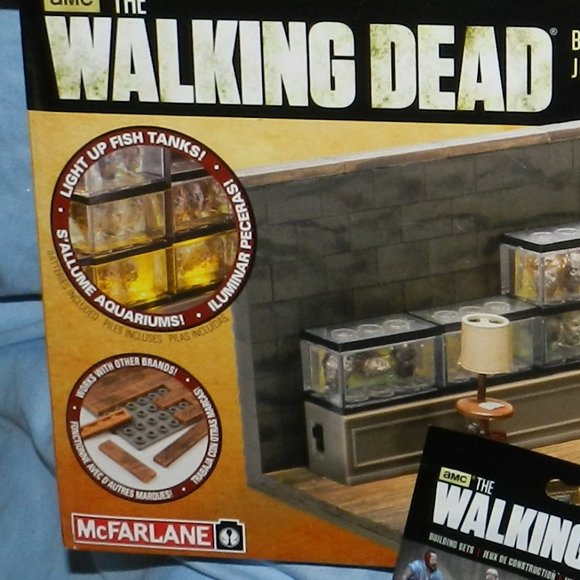 The Walking Dead Governor's Room light playset & 2 mini-Blind packs AMC📦🏃🚚 - Picture 3 of 16